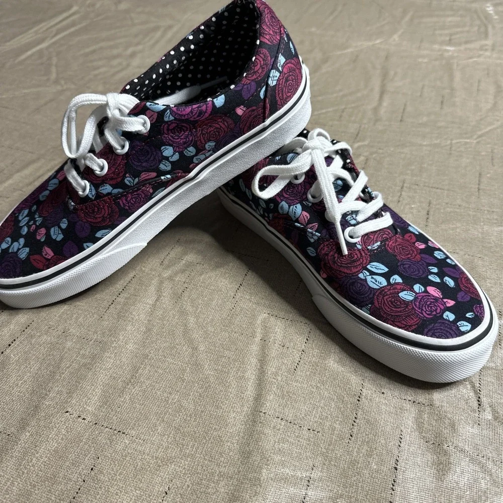 VANS Women's Doheny Romantic Floral Multicolor Skate Shoe Size 6